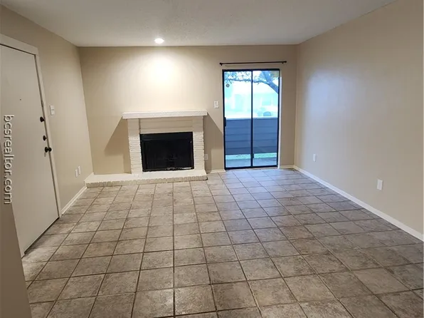 1901 Holleman Dr W, College Station, TX