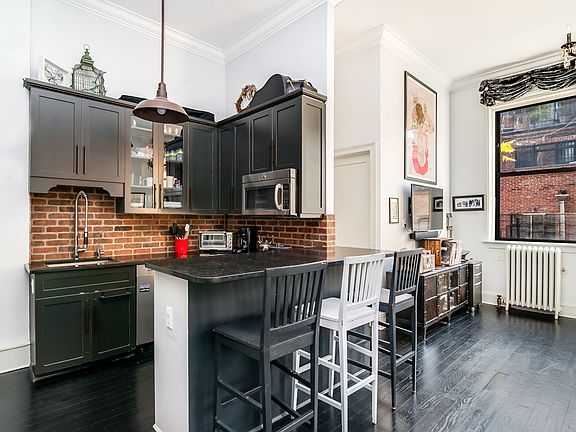 3rd image of 54 W 74th St APT 312