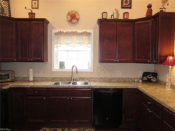 4th image of 798 Lakeview Ct