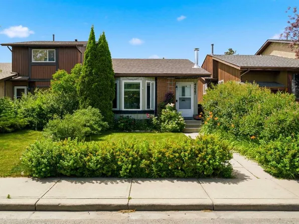 4227 49th St E, Calgary, AB T1Y 4T6