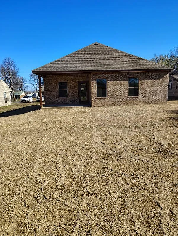3 bed, 1500 sqft, $1,600 — Photo 2