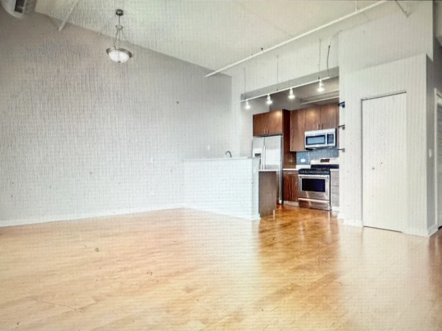 2 bed, 1.5 bath, 1100 sqft, $3,600 — Photo 2