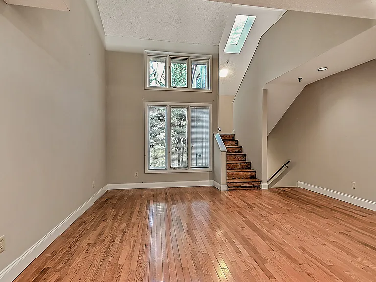 109 Beechnut St #4 — Photo 7