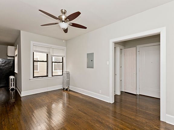 2nd image of 5158 N Leavitt St #51601