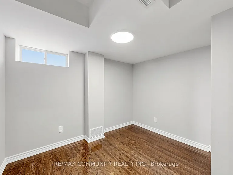 5 Mugford Cres N #BASEMENT — Photo 18