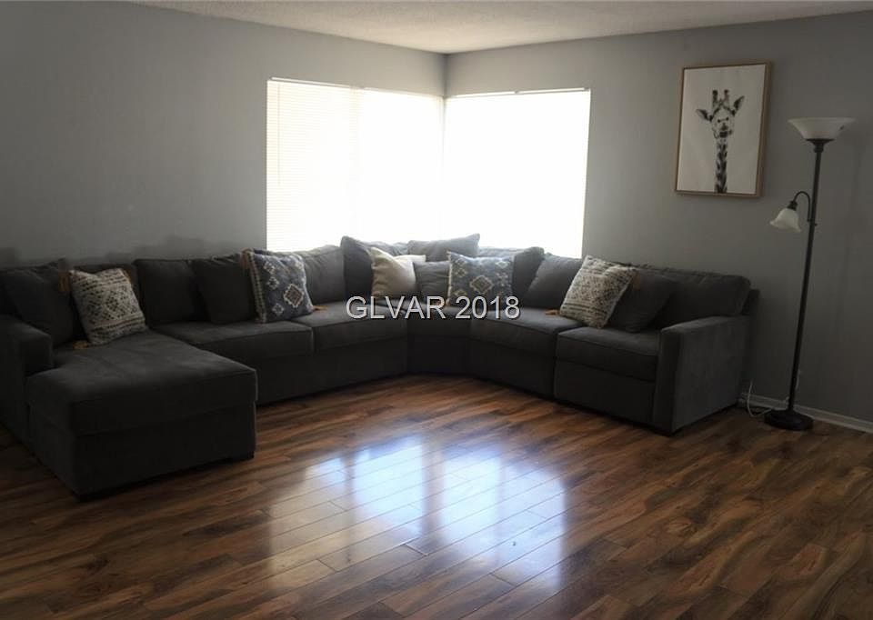 2nd image of 4021 Spring Leaf Dr
