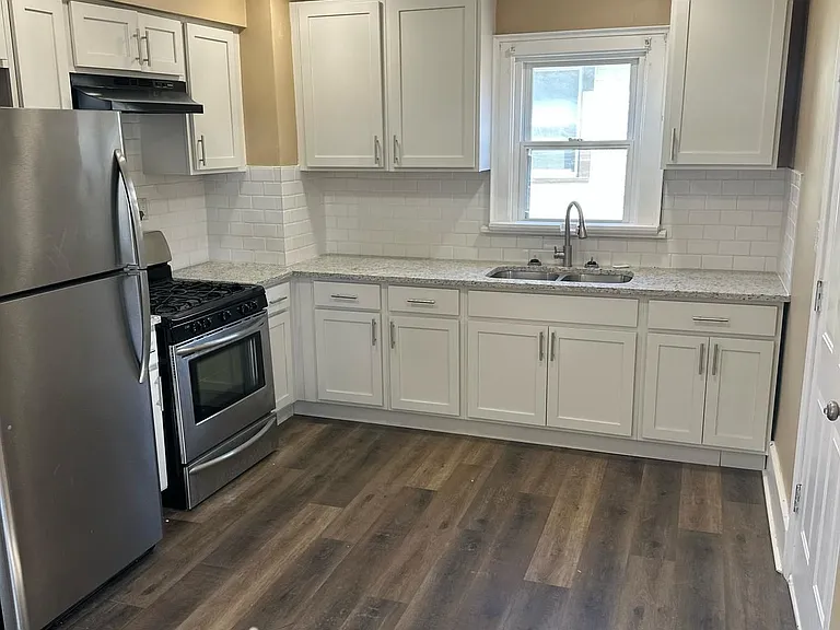 464 Grandview Ave — Photo 4