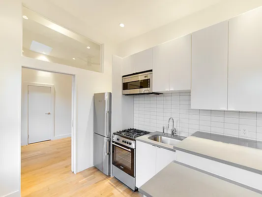 Rented by Veracity NYC LLC | media 23