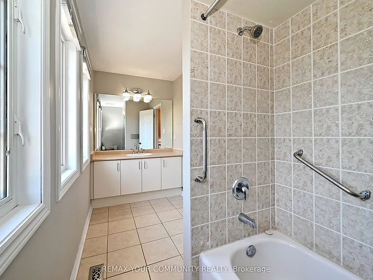 73 Laurendale Ave — Photo 23