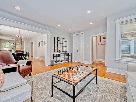 5th image of 4342 W Drummond Pl