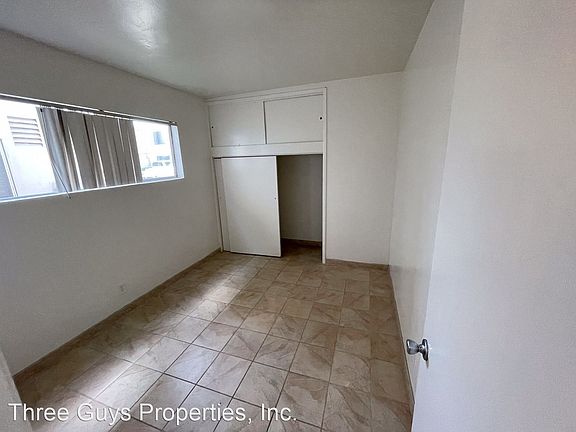 3rd image of 4847 Saratoga Ave