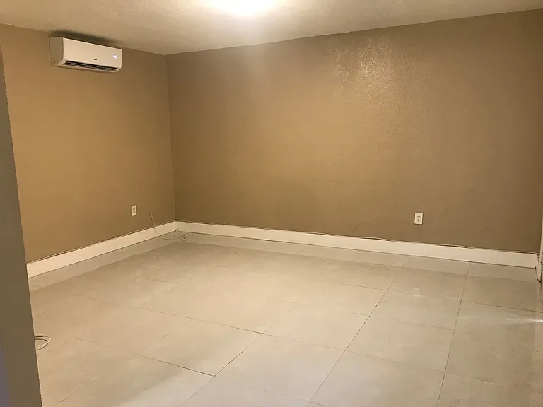 4550 SW 67th Ave — Photo 19