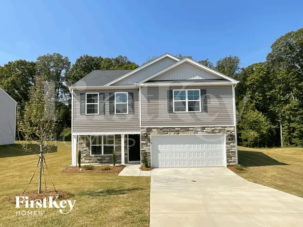121 Preston Oaks Dr, King, NC 27021