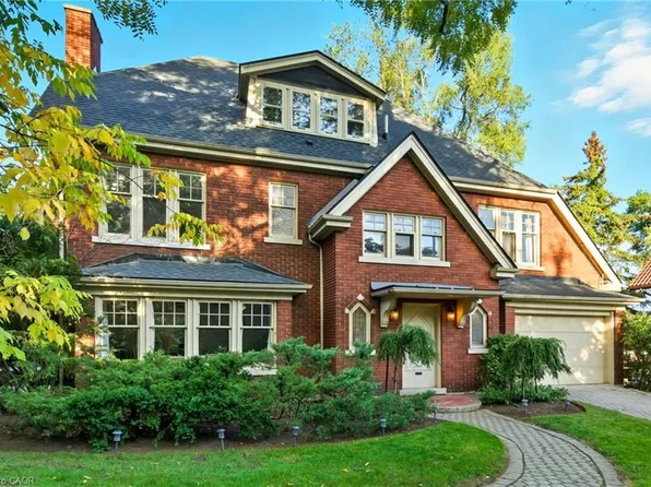 18 Inglewood Dr, Hamilton, ON L8P 2T4