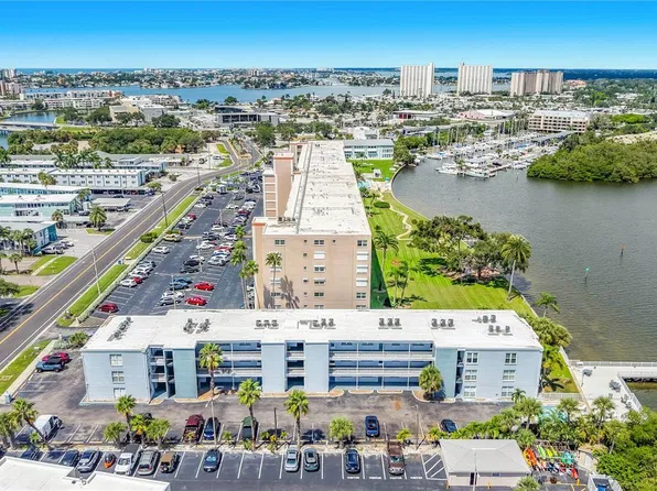 1859 Shore Dr S APT 303, South Pasadena, FL 33707