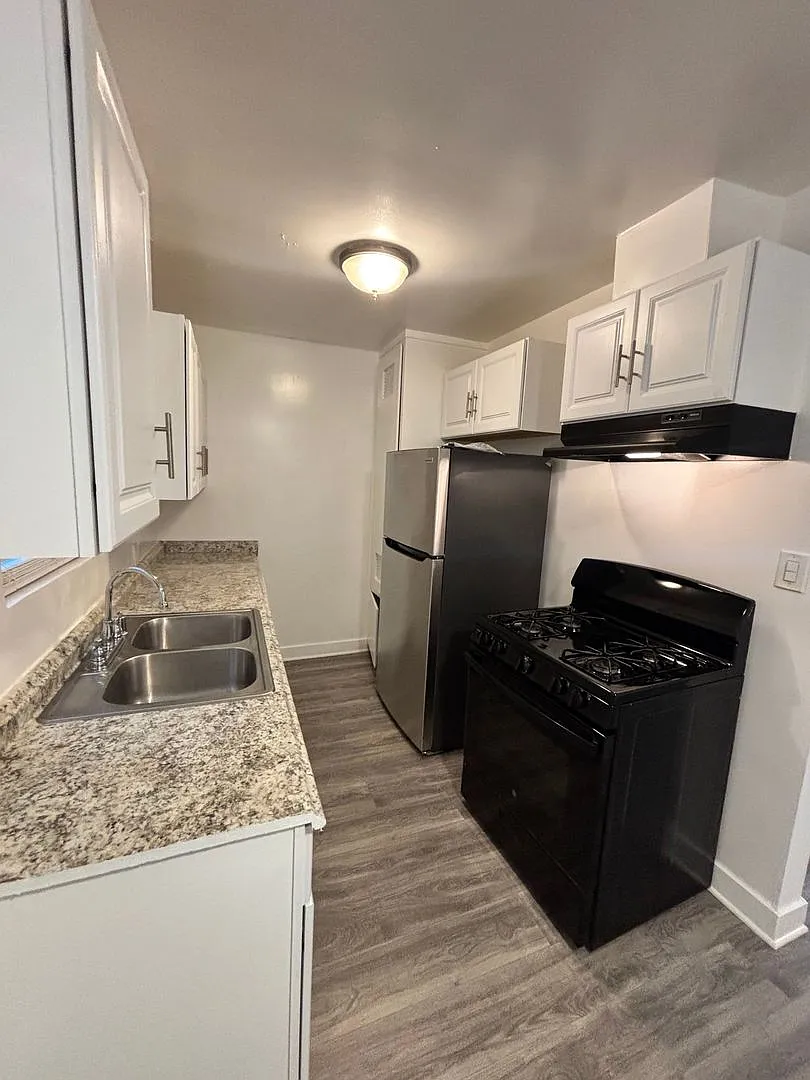 1220 S Manhattan Place — Photo 4
