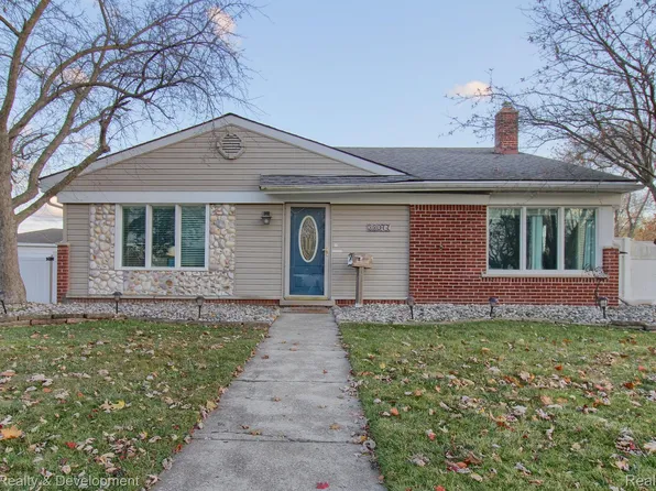 33077 Benson Dr, Westland, MI 48185