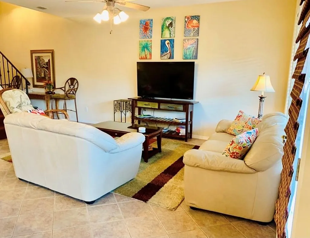3 bed, 2.5 bath, 1736 sqft, $3,200 — Photo 3