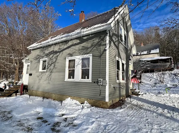 8 Reservoir Hill Rd, Houlton, ME 04730