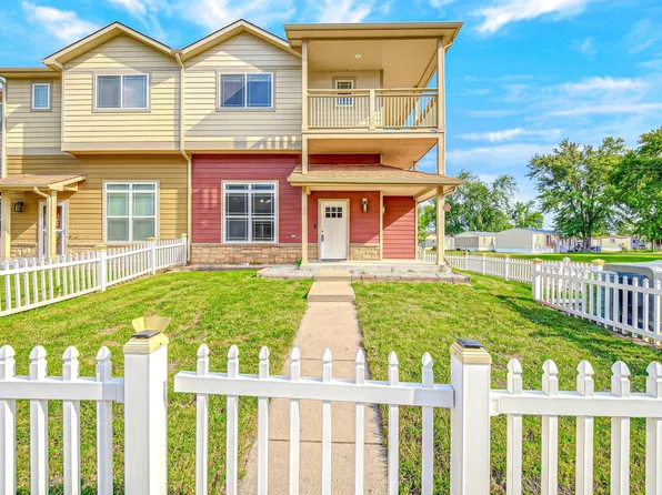 66 Fuller Cir, Junction City, KS 66441