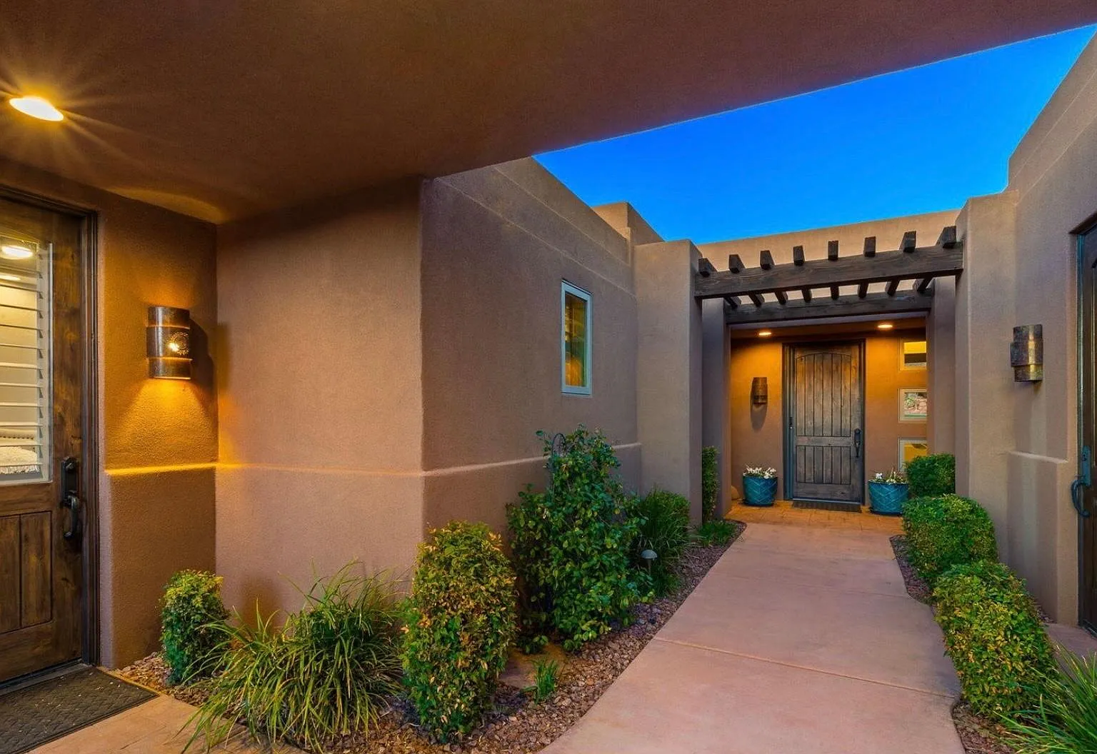 2410 W Entrada Trl — Photo 3