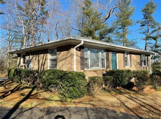 2008 Corinth Dr, Seneca, SC 29672