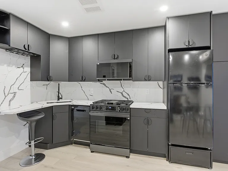32 W 87th St #G1 — Photo 3
