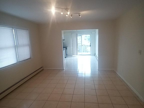 5th image of 276 Edwards Pl