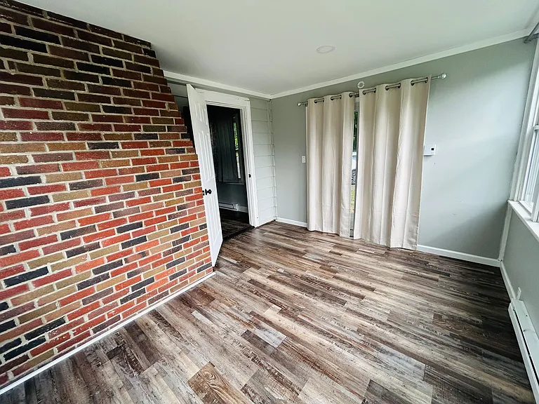 355 E Brown St — Photo 9