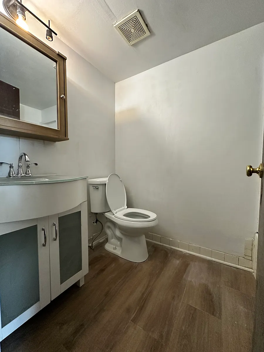 Building Photo - 14031 S Kilpatrick Ave #2N