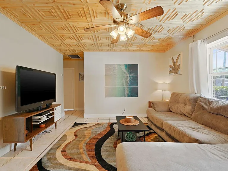 1516 NW 3rd Ave #A — Photo 2