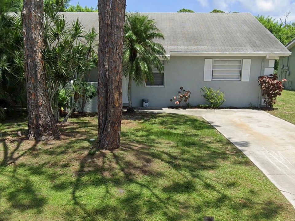 1st image of 2497 NW Holiday Ct