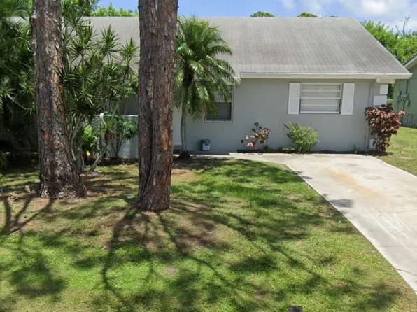 2497 NW Holiday Ct, Stuart, FL 34994