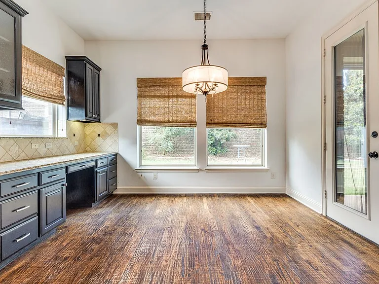 1436 Foster St — Photo 30