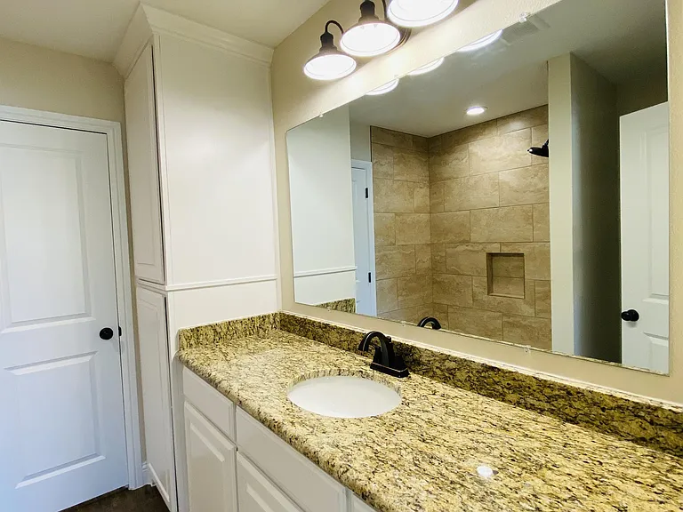 312 E Heron St — Photo 13