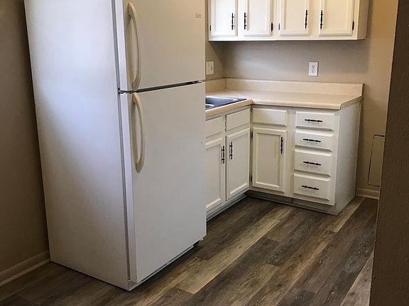 3rd image of 3024 Stearns Ave