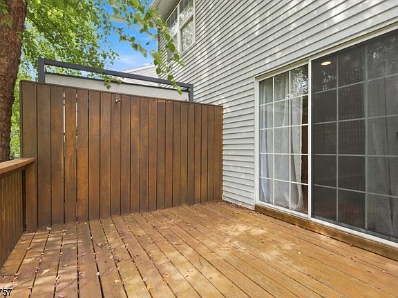 3rd image of 9 Bridgepointe Dr