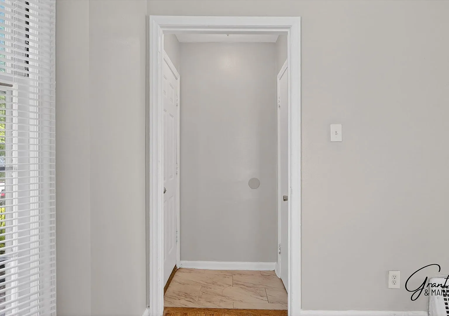 $1550 3 bedroom Redford bungalow — Photo 2