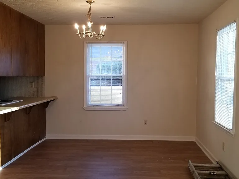 1714 Riverside Ct NE — Photo 4