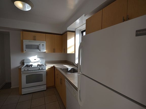 4th image of 3415 Parsons Blvd APT 6K