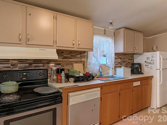 5th image of 332 Best Rd