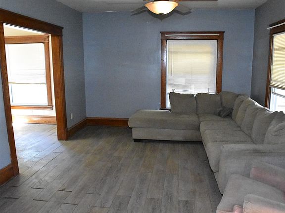 5th image of 588 Pine St