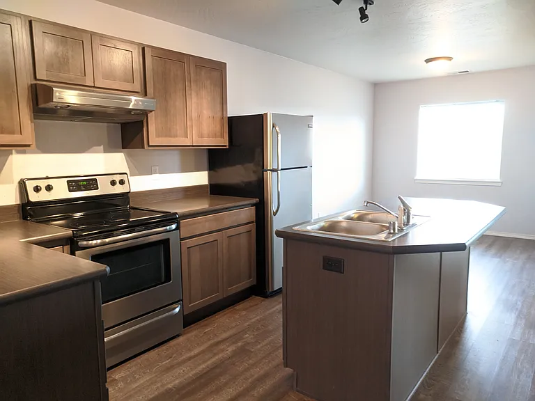 32 W Evergreen Dr — Photo 9