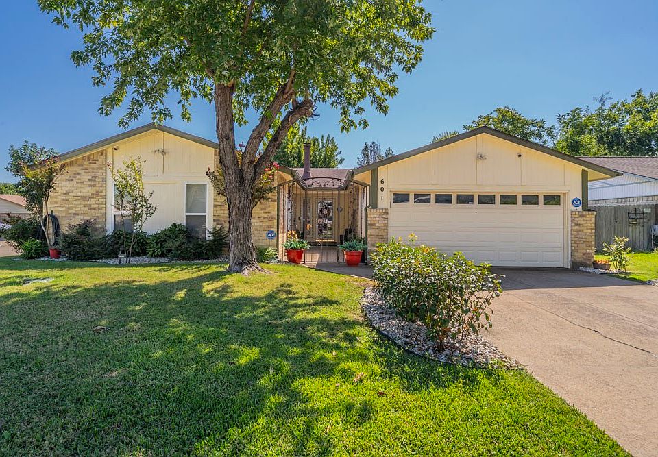 1st image of 601 Thornwood Trl