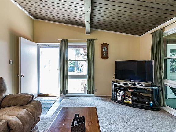 5th image of 3243 Essex Dr