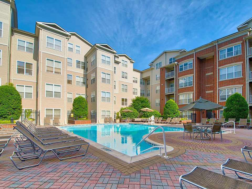 Resort-inspired seasonal heated swimming pool