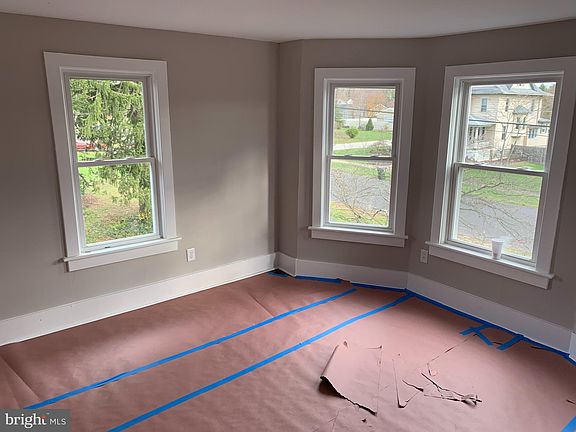 4th image of 150 E Essex Ave