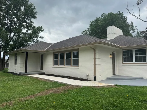 10505 W 49th St, Shawnee, KS 66203