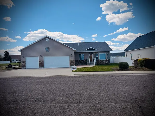 824 Sage Dr, Saint Anthony, ID 83445