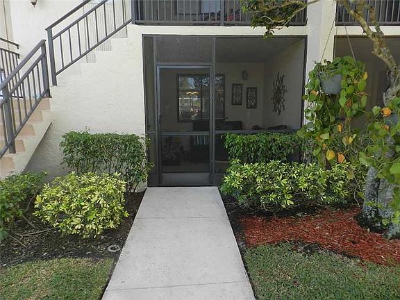 5th image of 390 Lakeview Dr APT 104